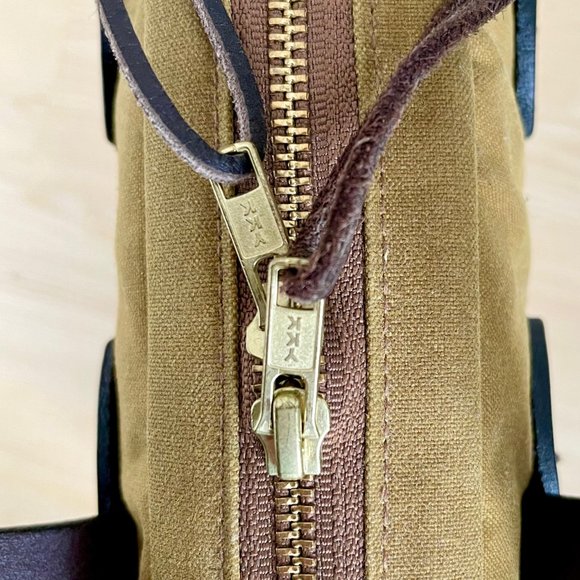 SOLD Filson Tin Cloth Grip Case 70058 for iPad / Tablet / eReader, Dark tan - Picture 5 of 13